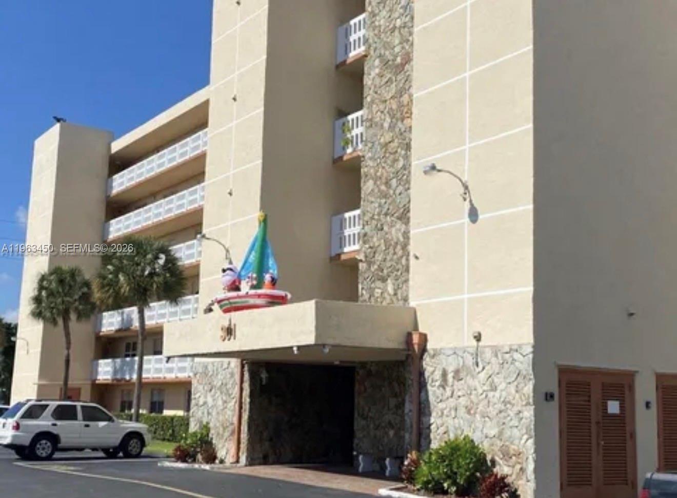 Impressive exterior facade at 301 3rd St - Condo in Dania Beach