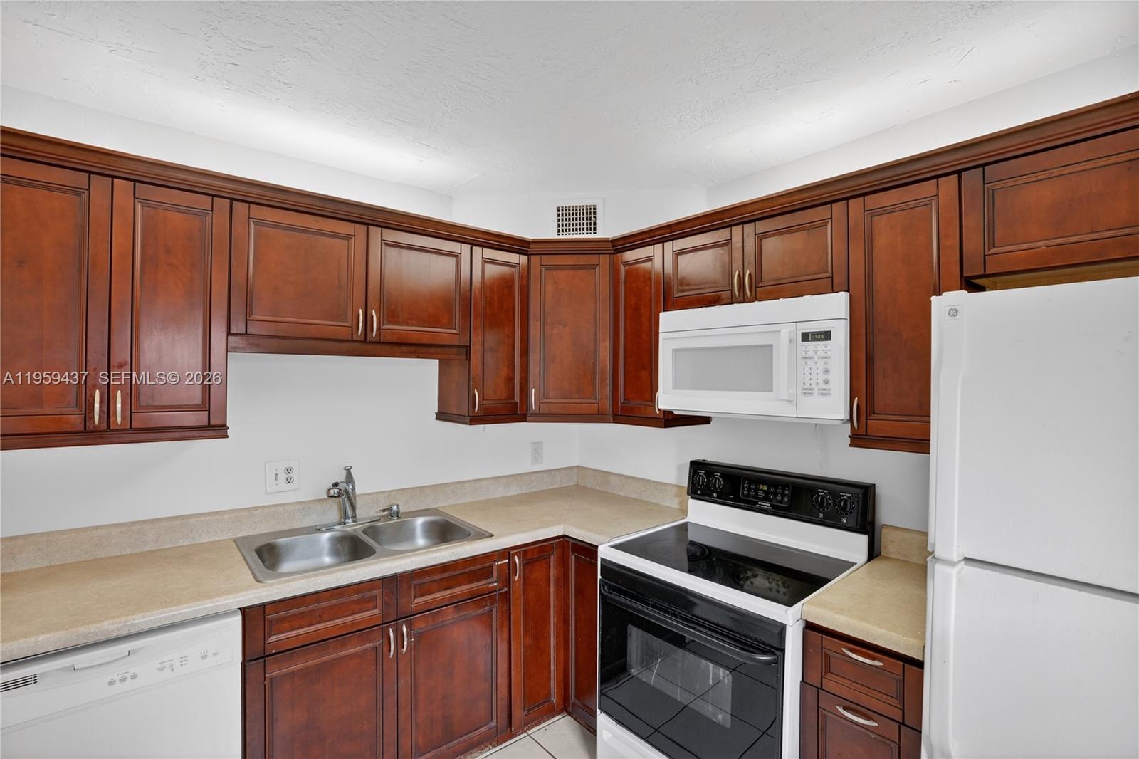 Homes for sale in Lauderdale Lakes, FL | 2821 Somerset Dr #317, Lauderdale Lakes, FL 33311 | MLS# A11959437
