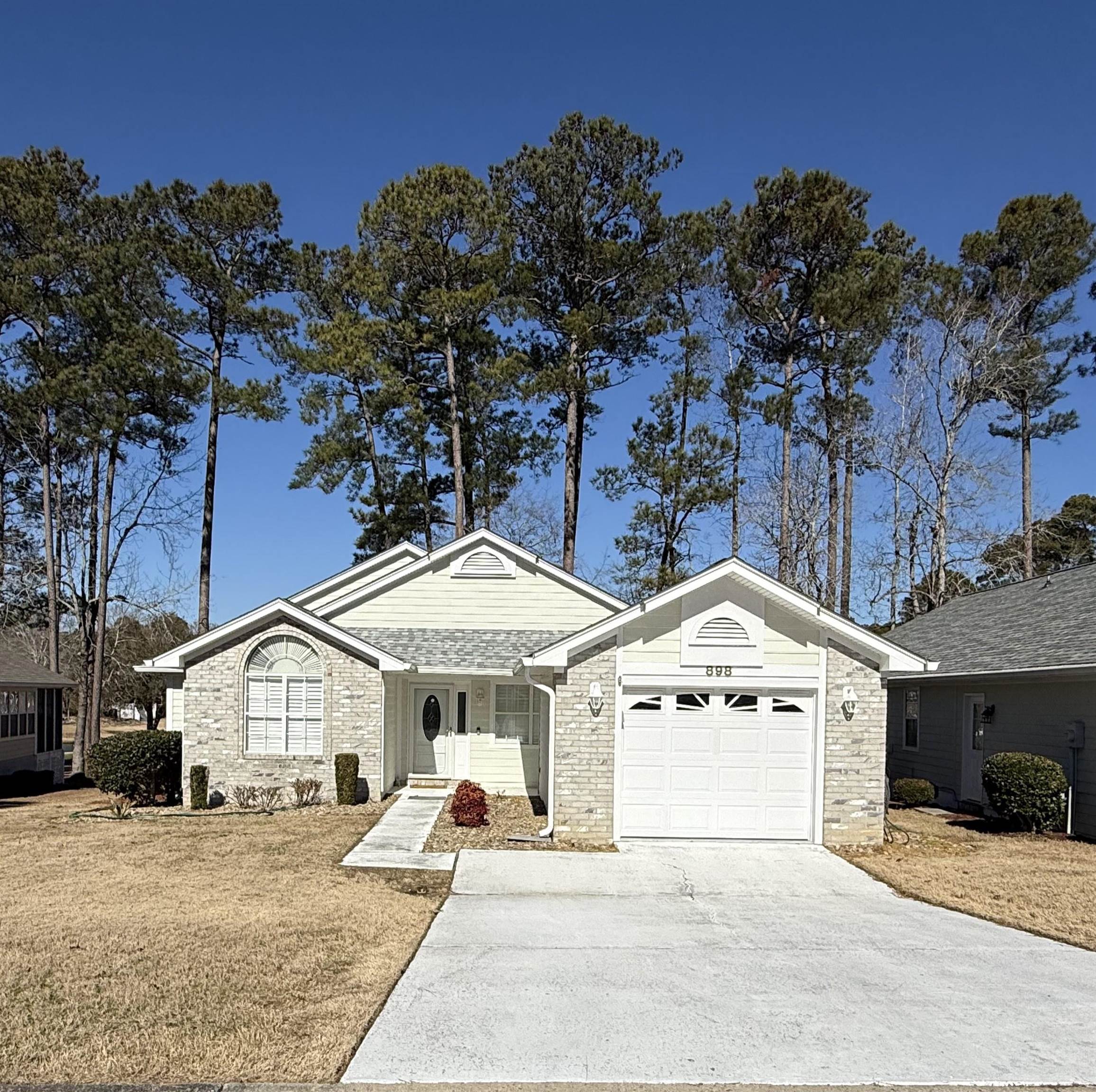 898 Knoll Dr. Little River, SC 29566