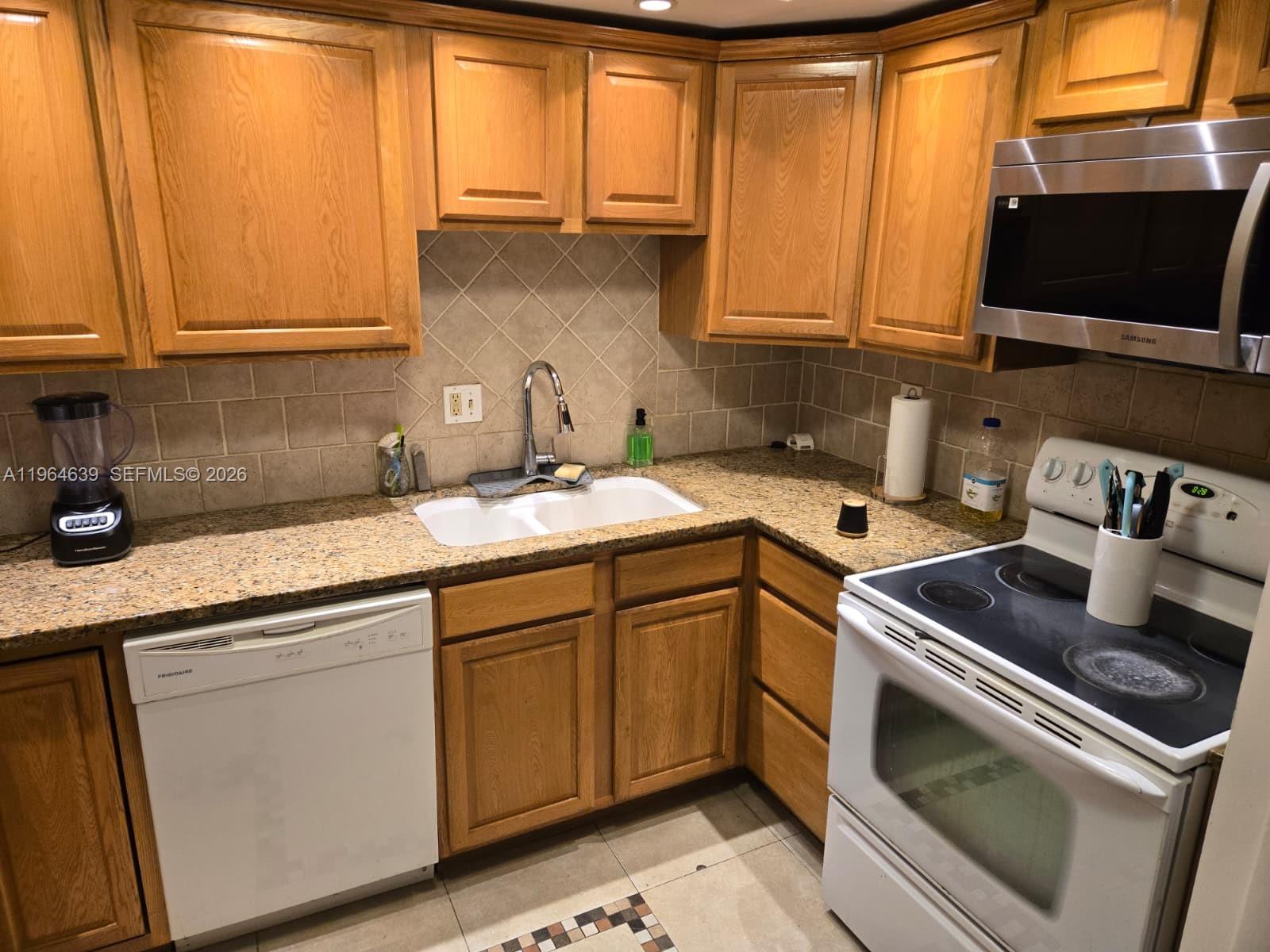 Elegant master bedroom retreat at 4156 Inverrary Dr - Condo in Lauderhill