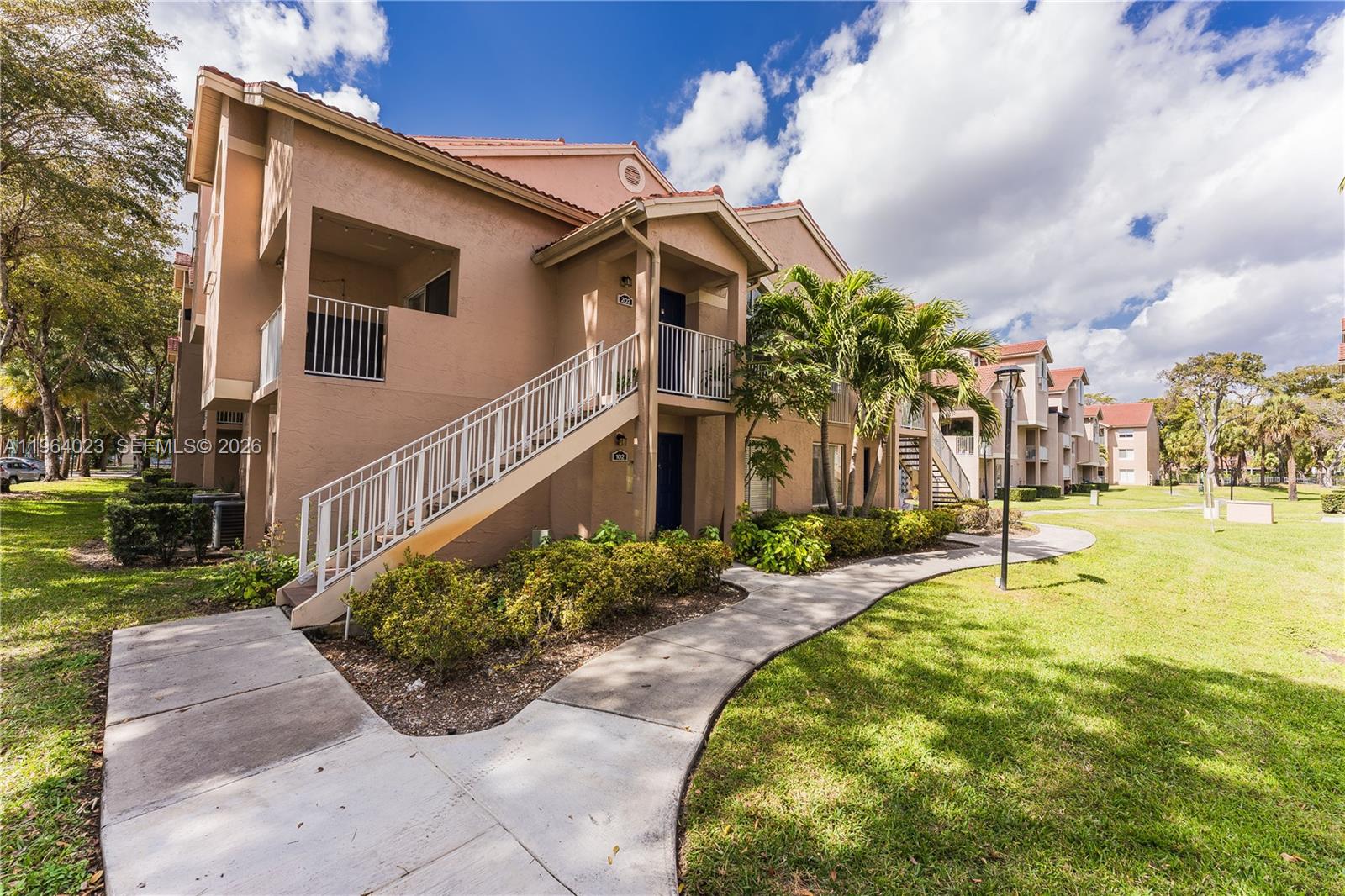 Royal Palm Place