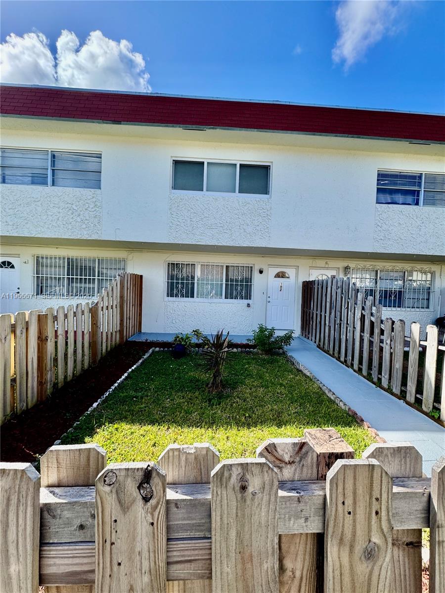 The Lofts Town Villas Con