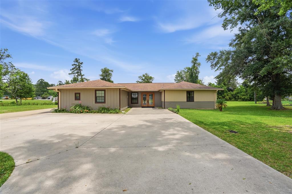 1080 Pecan Avenue — photo 2