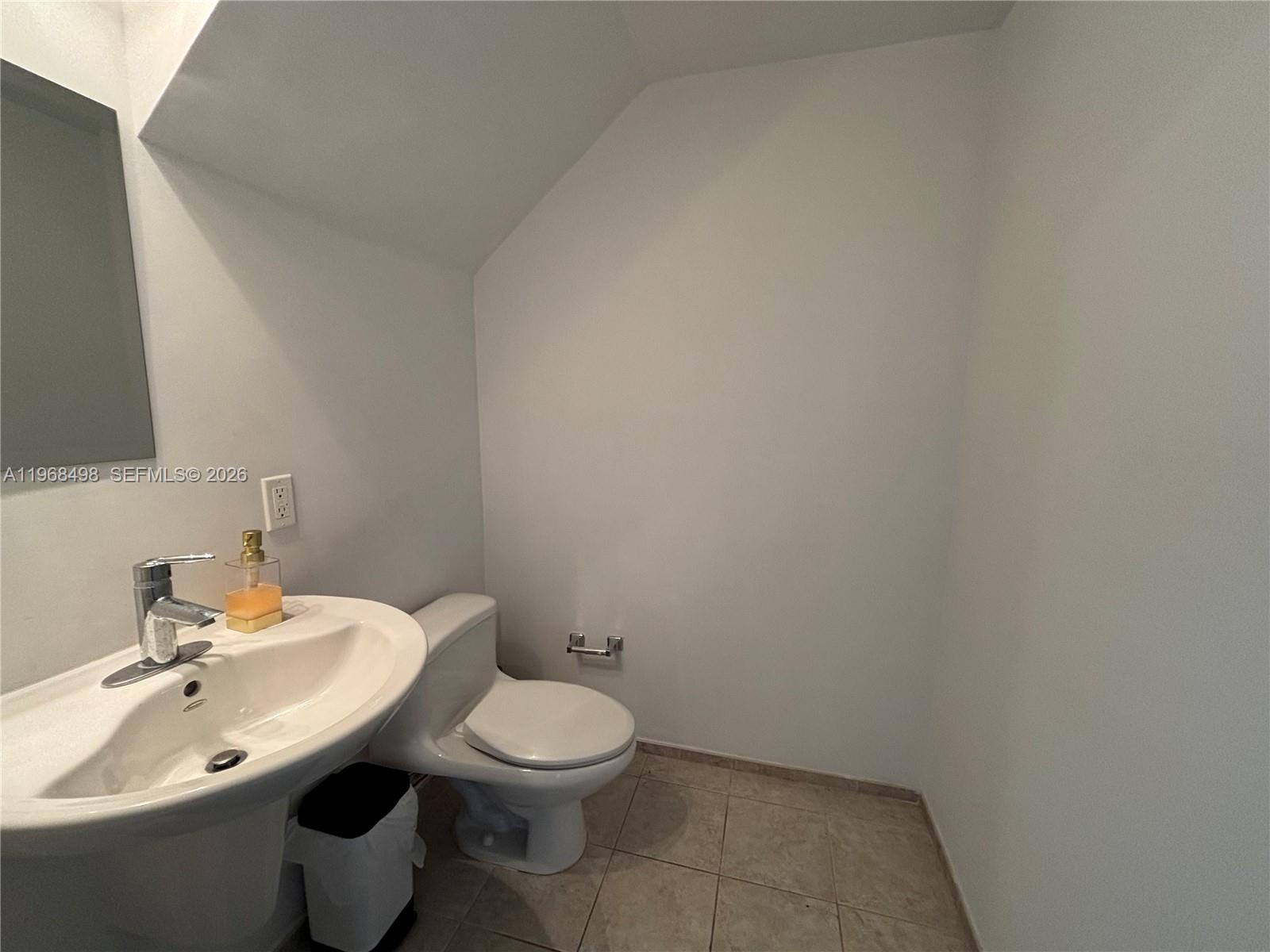 60 SW 13 ST #1415, Miami FL 33131