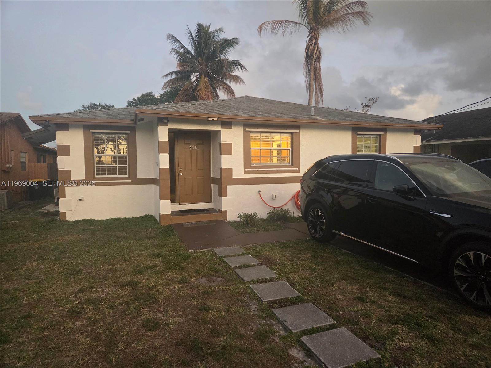 Town Of Modelo (Dania) B-