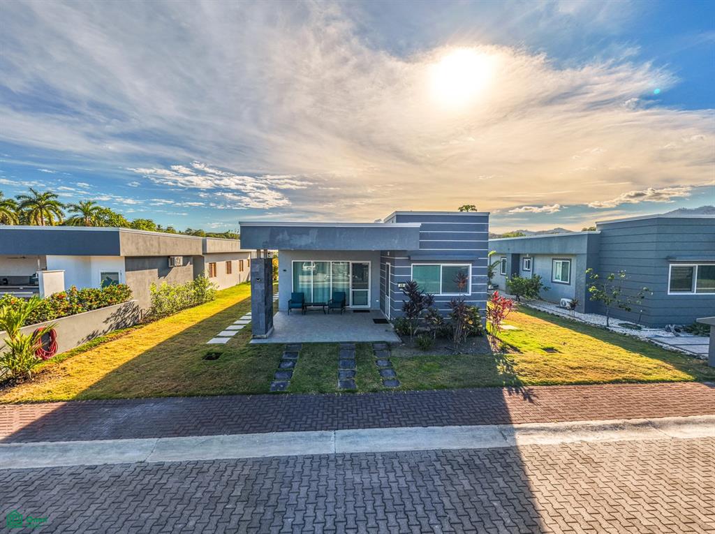 3 bed Single Family Homes For Sale in Puntarenas, Puntarenas - 1