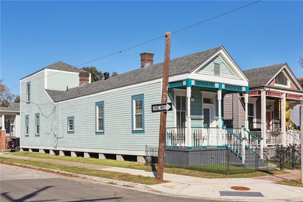 Homes for sale in New Orleans, LA | 1102 Adams St, New Orleans, LA 70118 | MLS# 2543504