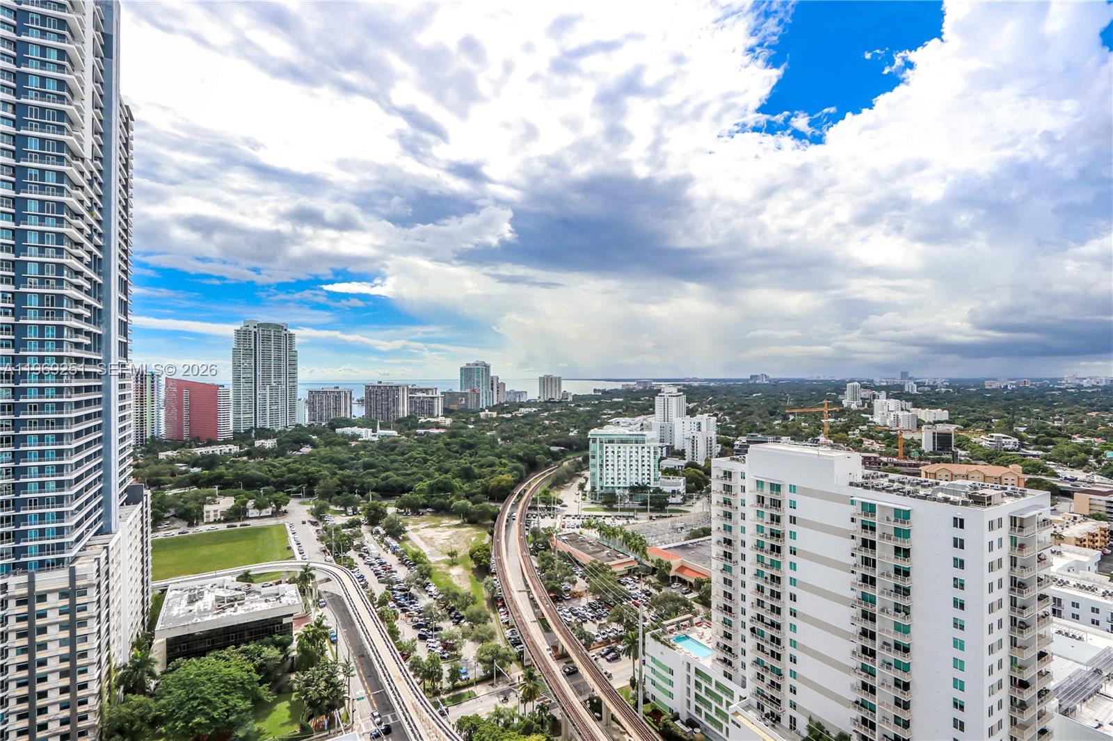 The Axis On Brickell Cond