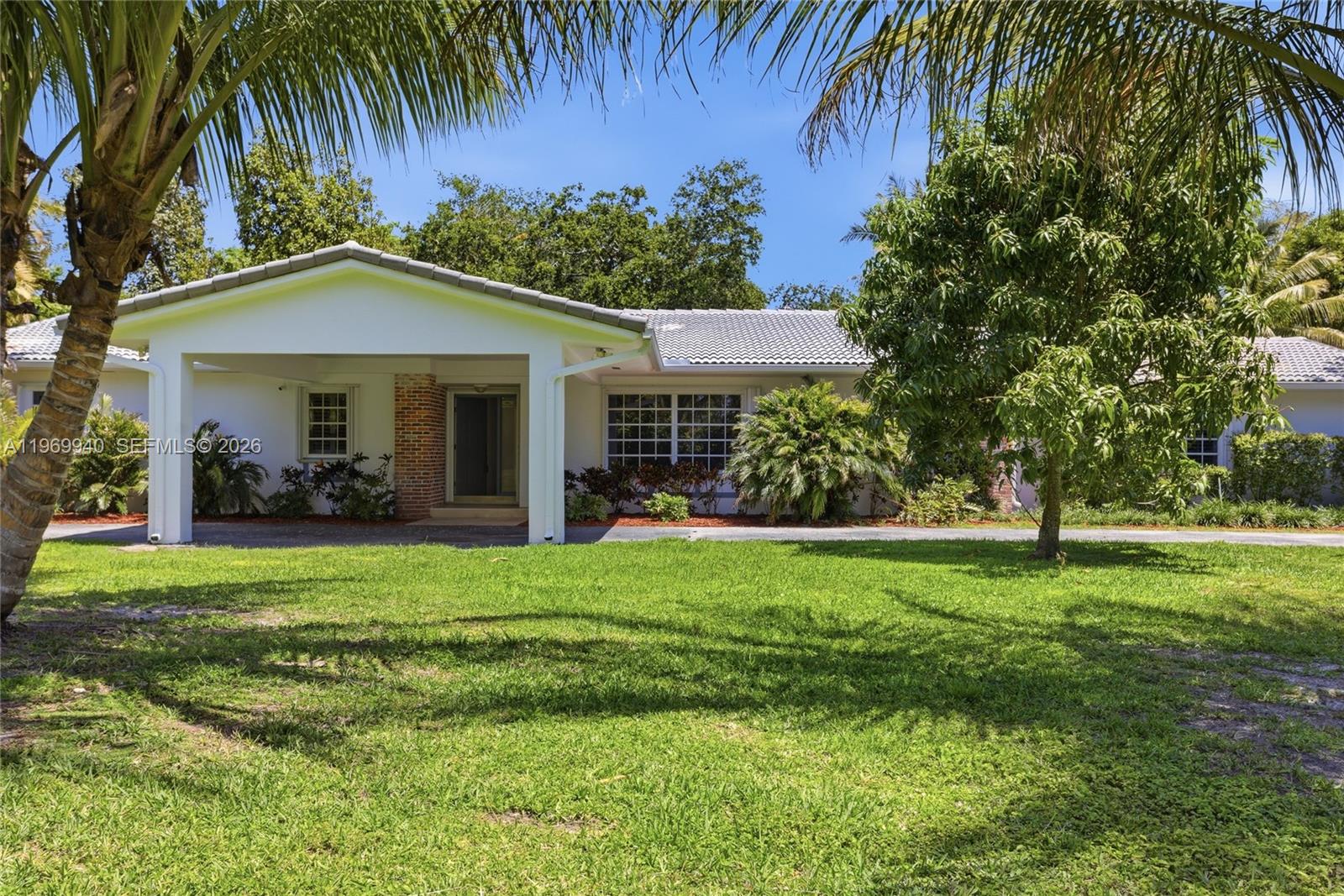 Secluded ranch home with access to a private marina and boat ramp. Beautiful property with mature trees and hedges and within walking distance to Westminister/Alexander schools. This 4/3/2.5 has a huge yard with plenty of room to play and room for toy storage. The home is on top of a ridge in Flood zone "X" and is within miles of every type of shopping that you could ever need. Come look at your future slice of paradise.House has deeded access to the Deering Bay marina. Boat slips must be purchased separately.