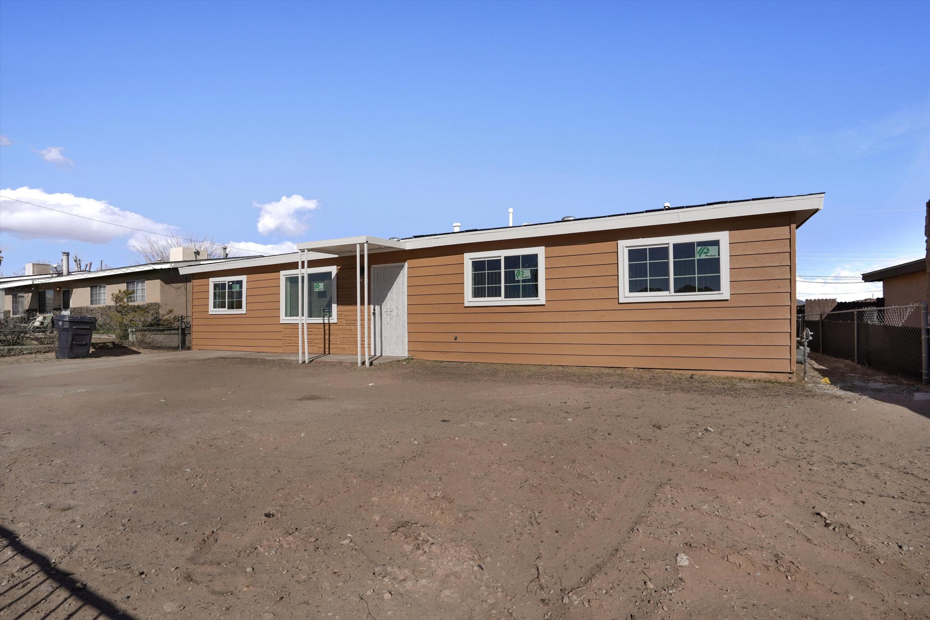 Homes for sale in Albuquerque, NM | 424 Airport Dr Sw, Albuquerque, NM 87121 | MLS# 1098697