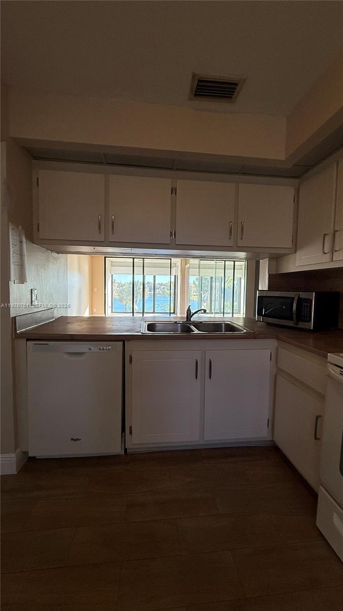 Breathtaking views from multiple rooms at 201 Lake Pointe Dr - Condo in Oakland Park