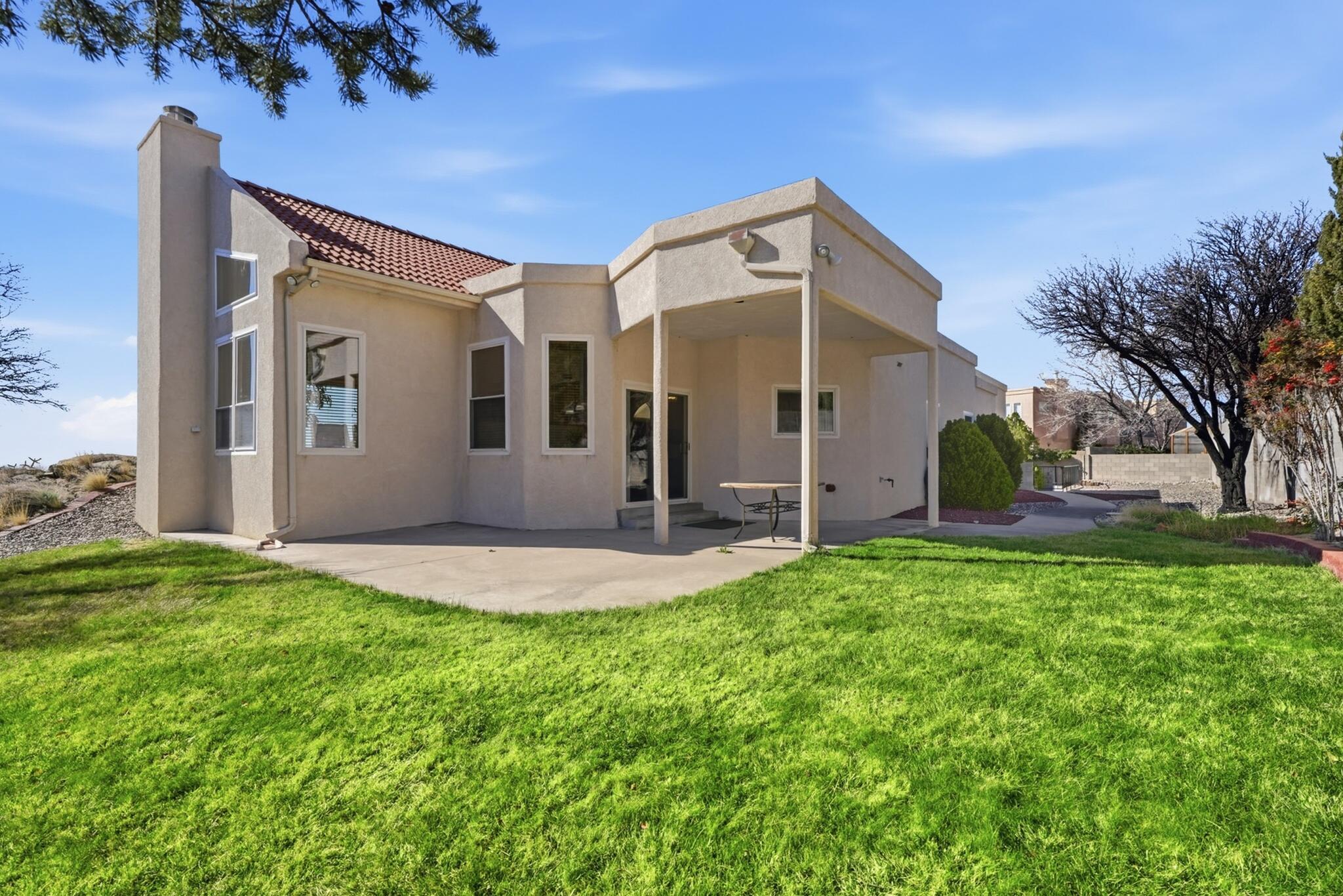 Photo 5 — 900 Piedra Larga Place NE