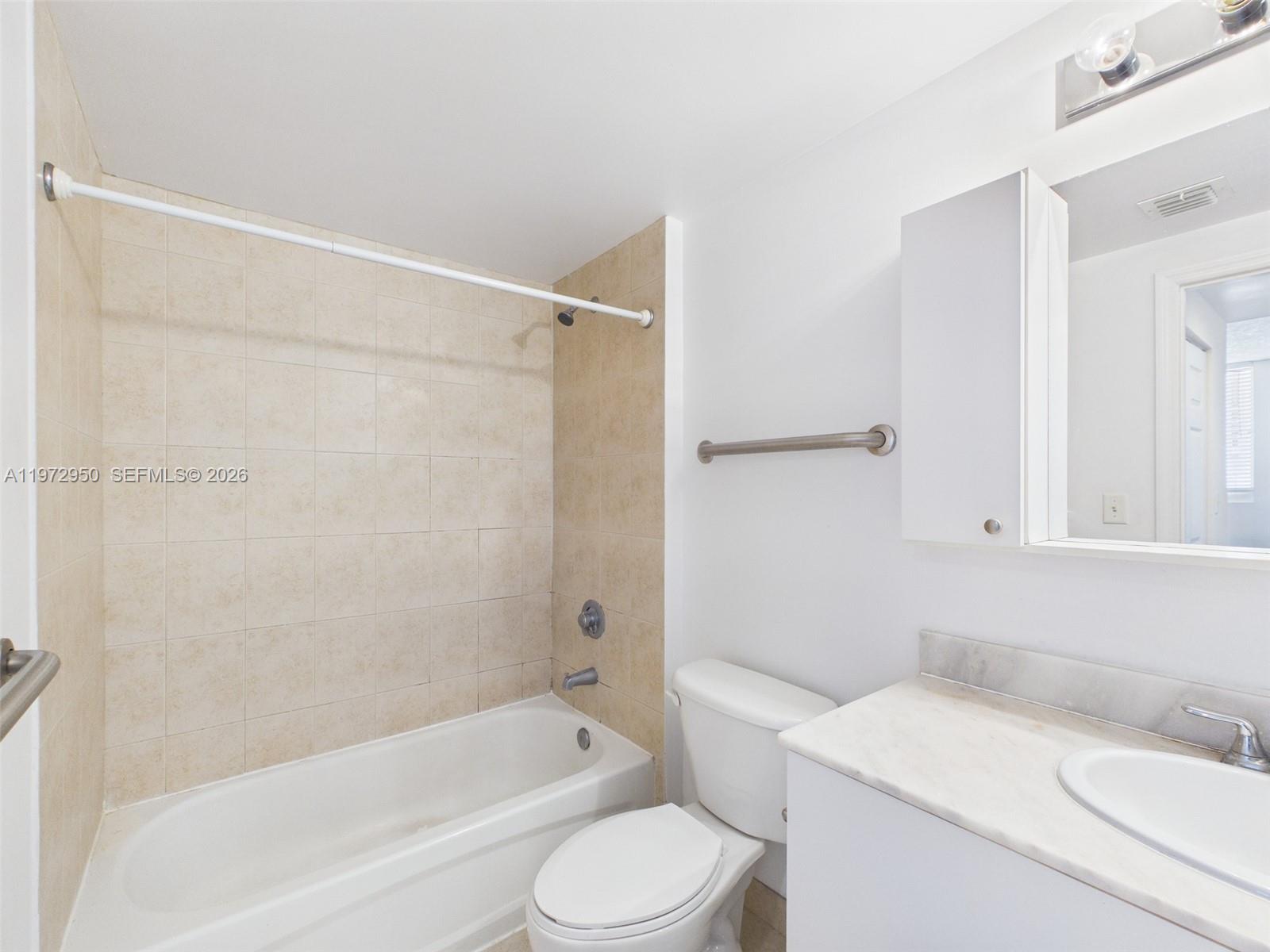 275 NE 18th St 810