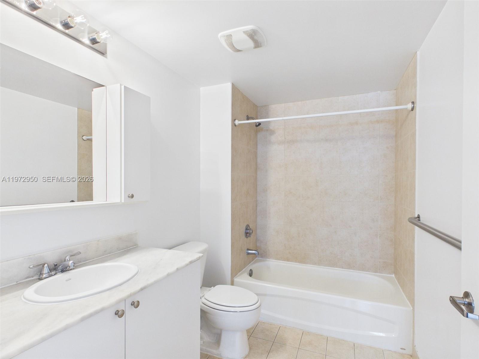 275 NE 18th St 810