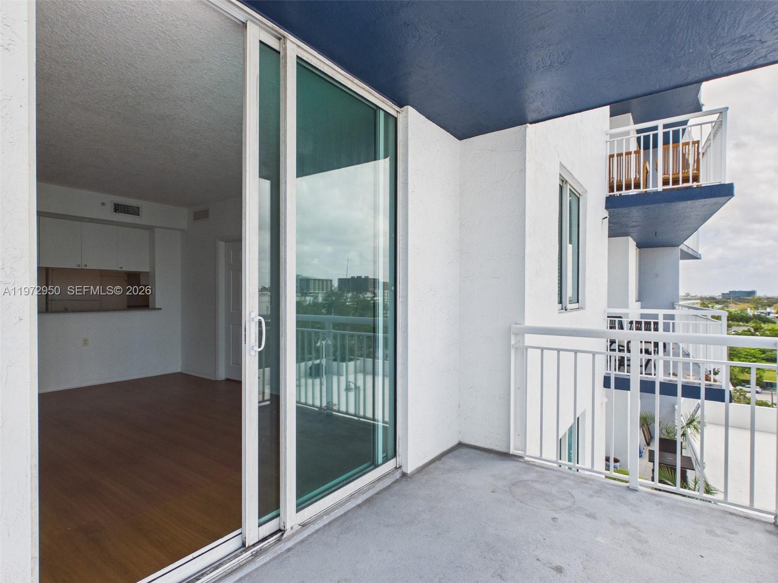 275 NE 18th St 810