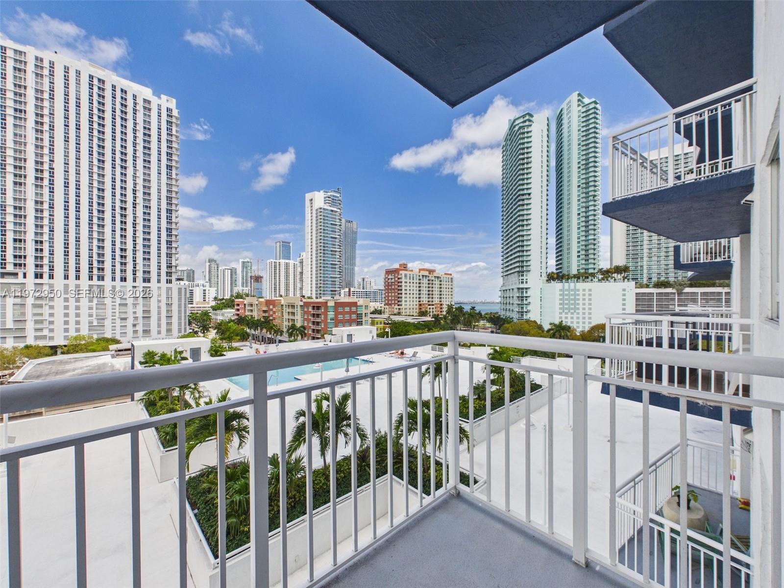 275 NE 18th St 810