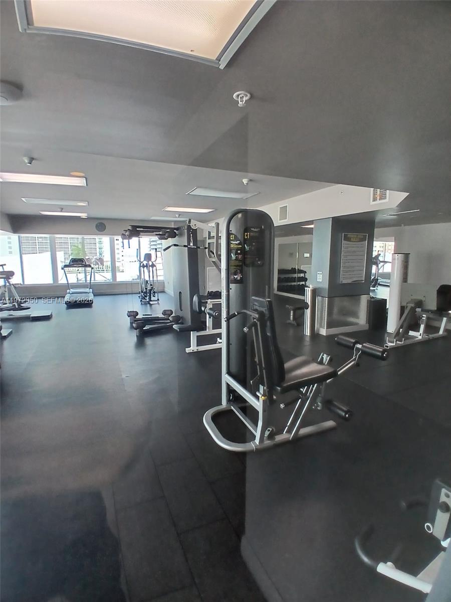 275 NE 18th St 810