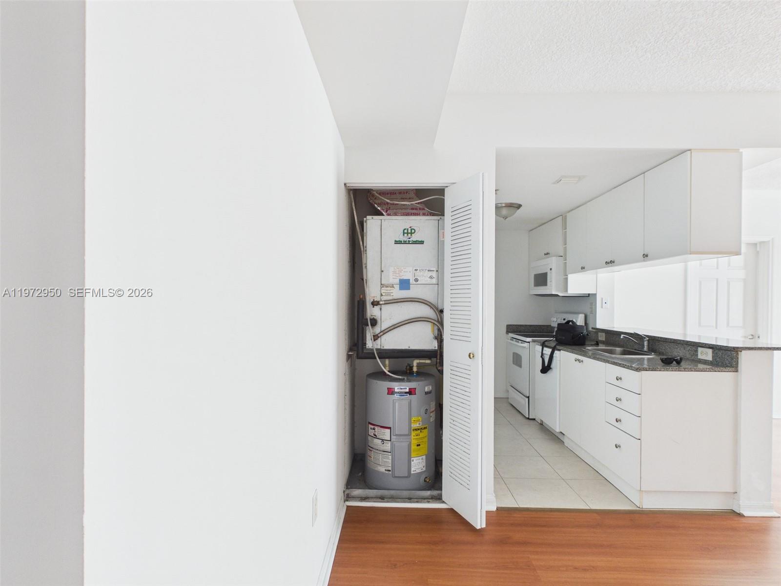 275 NE 18th St 810