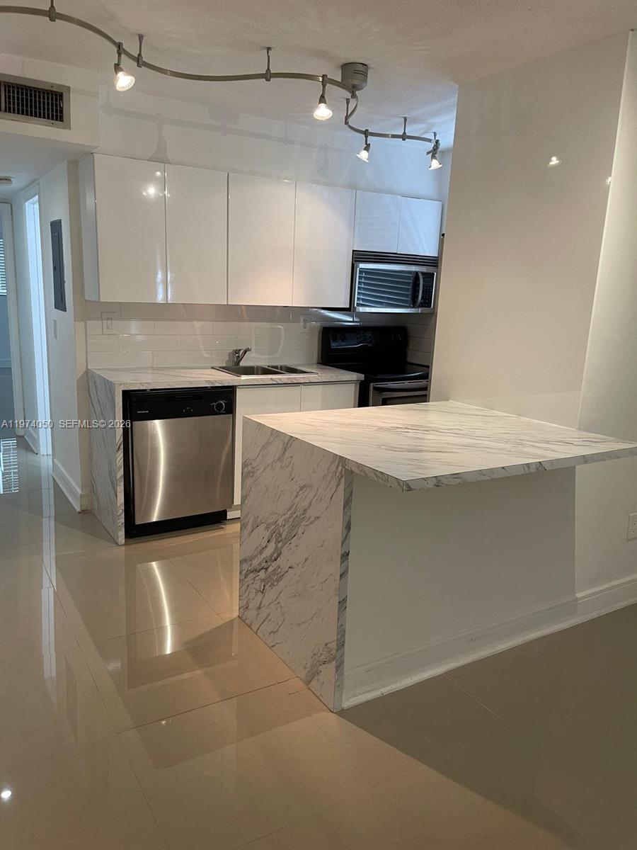 Golden Key Condo, The