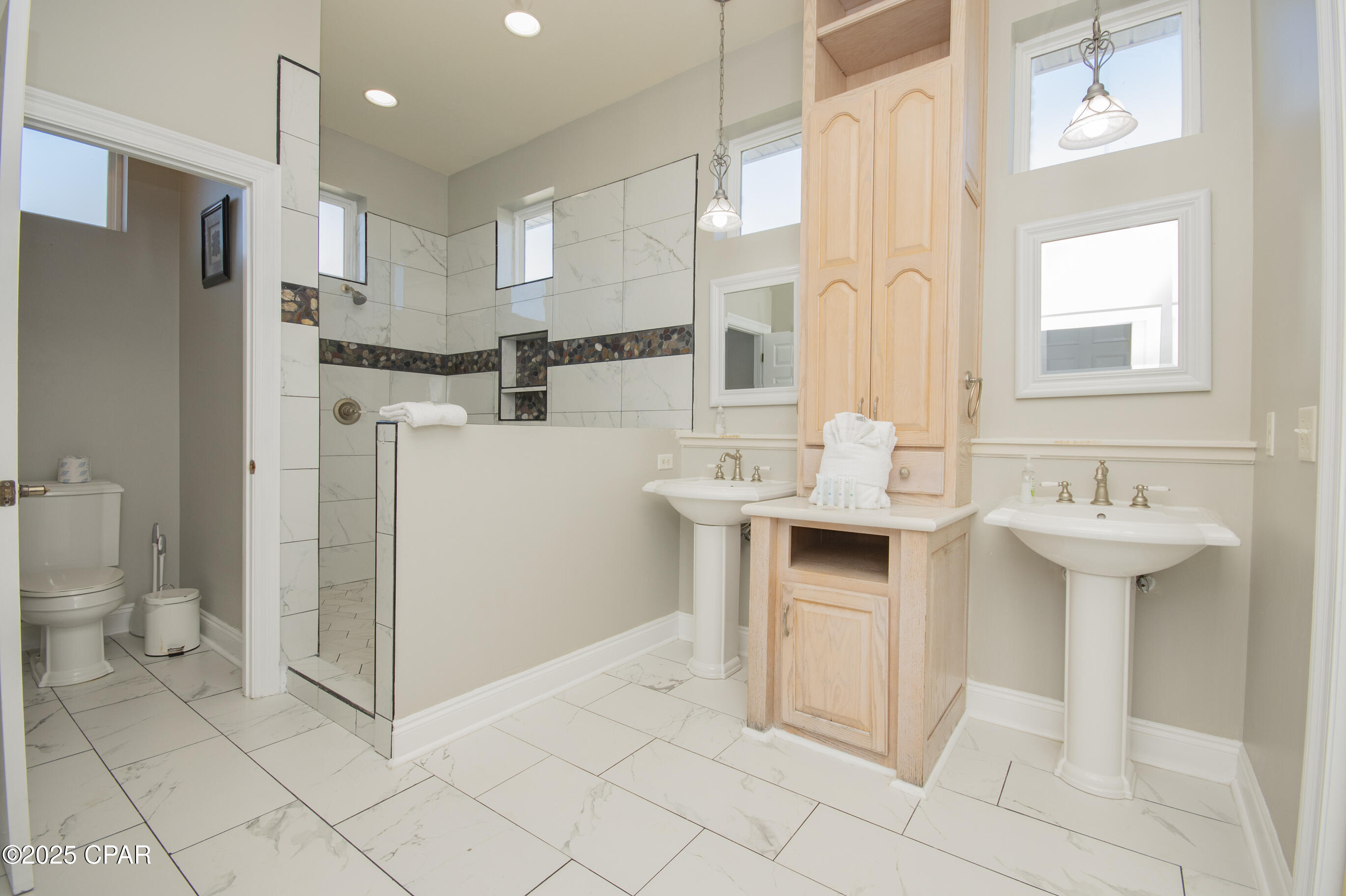 Image 53 For 411 La Valencia Circle