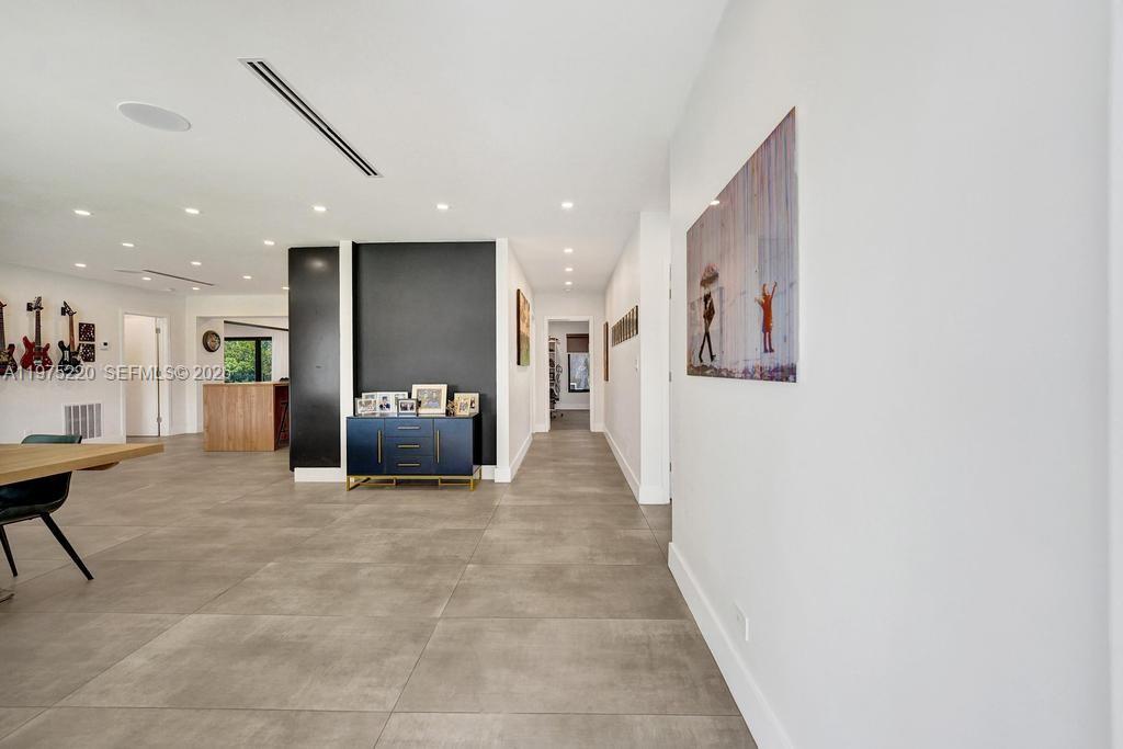 Elegant master bedroom retreat at 4660 37th Ave - Home in Dania Beach