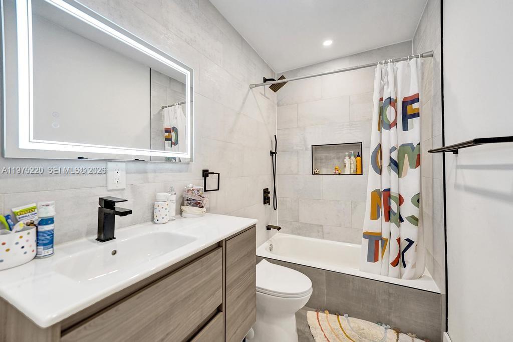 Spacious garage and storage at 4660 37th Ave - Home in Dania Beach