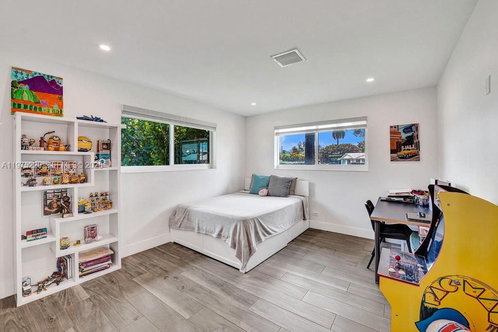 Elegant master bedroom retreat at 4660 37th Ave - Home in Dania Beach
