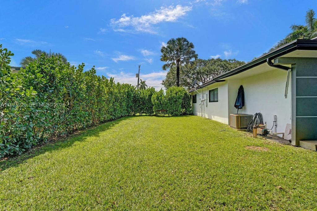 Spacious garage and storage at 4660 37th Ave - Home in Dania Beach