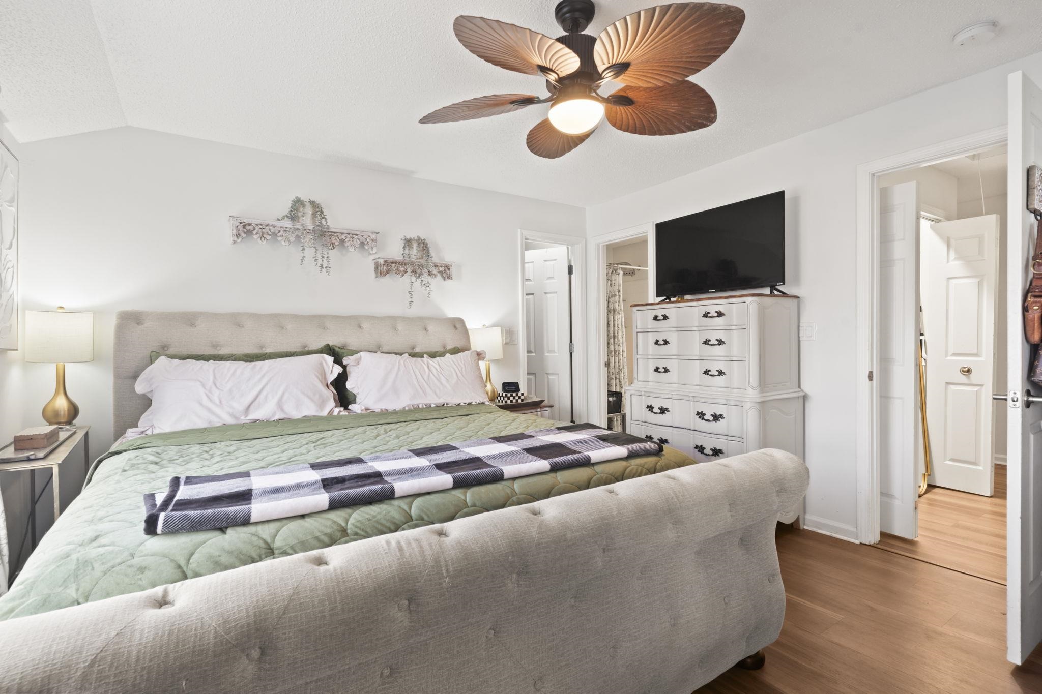 2605612 | Photo 24