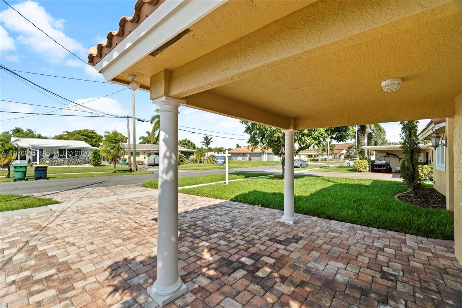 Spacious garage and storage at 947 Nautilus Isle - Home in Dania Beach