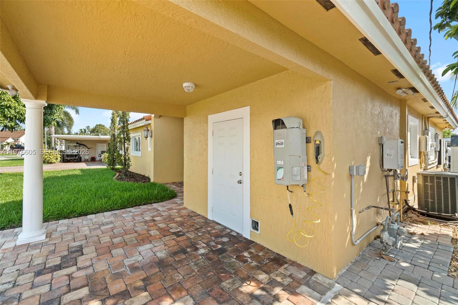 Waterfront views and dock access at 947 Nautilus Isle - Home in Dania Beach