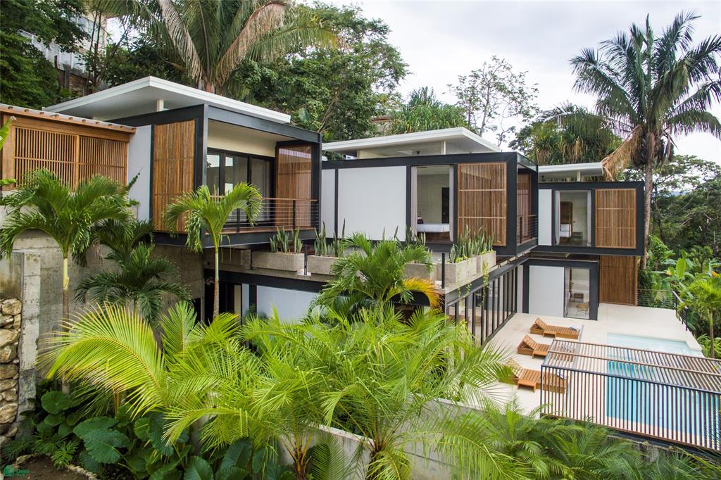 4 bed Single Family Homes For Sale in Puntarenas, Puntarenas - 1