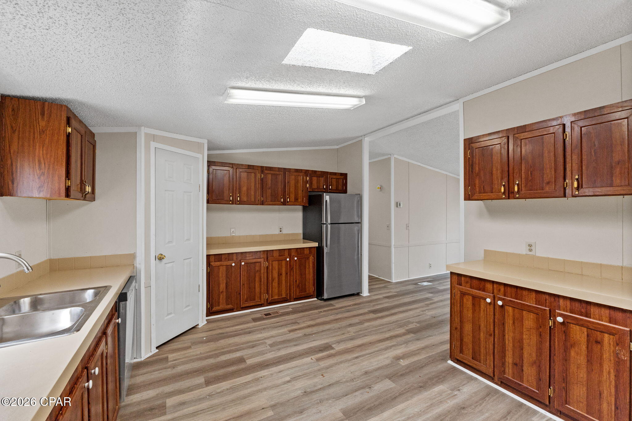 Listing photo id 17 for 4890 Logan Loop