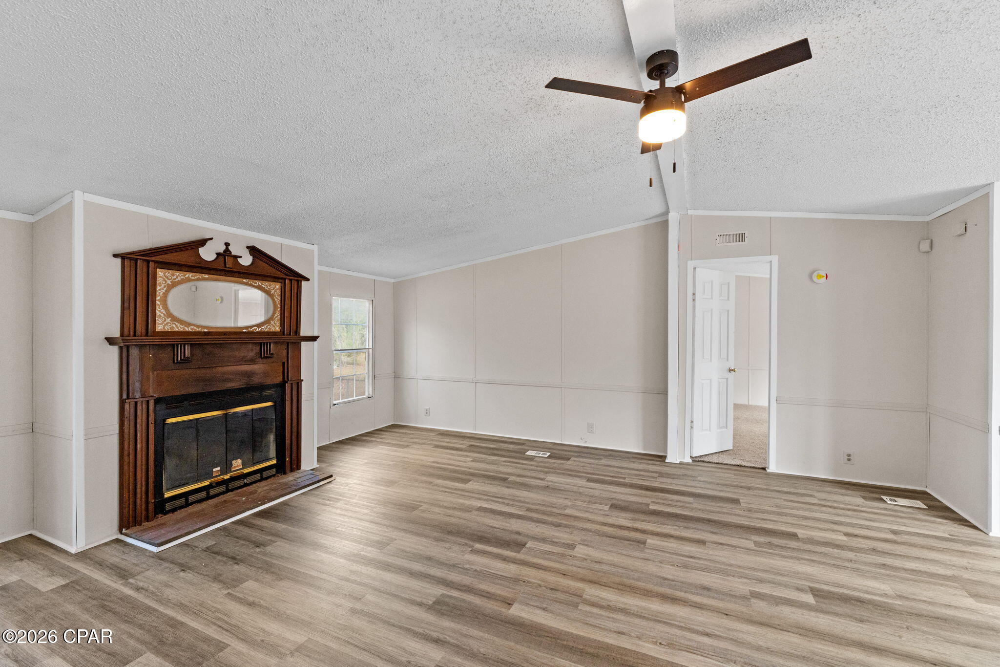 Listing photo id 9 for 4890 Logan Loop