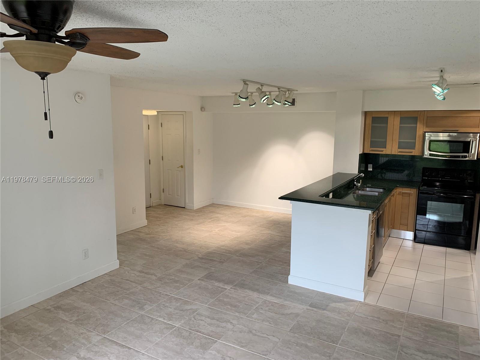 Hollywood Parc Condo