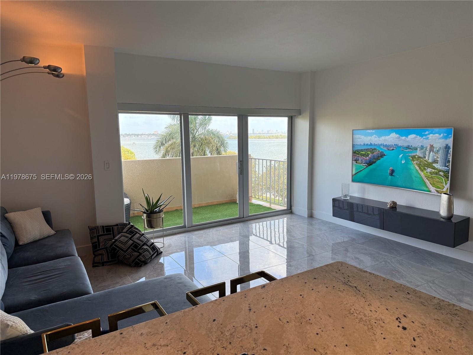880-ne-69th-st-5q-miami-fl-33138/hzid_ef694ecc
