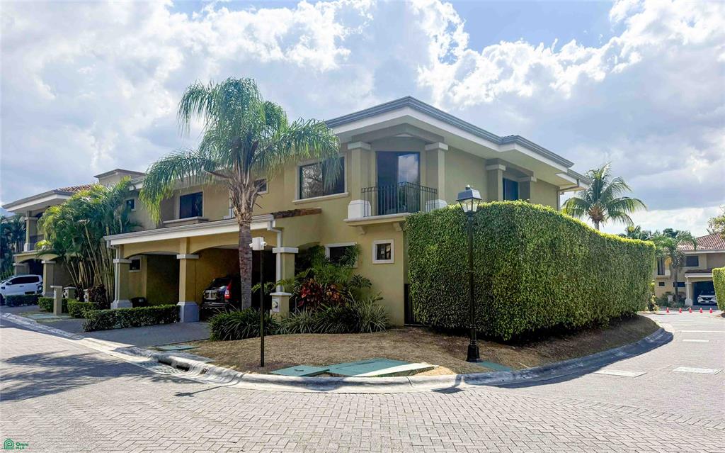 3 bed Single Family Homes For Sale in Santa Ana, San Jose - 1