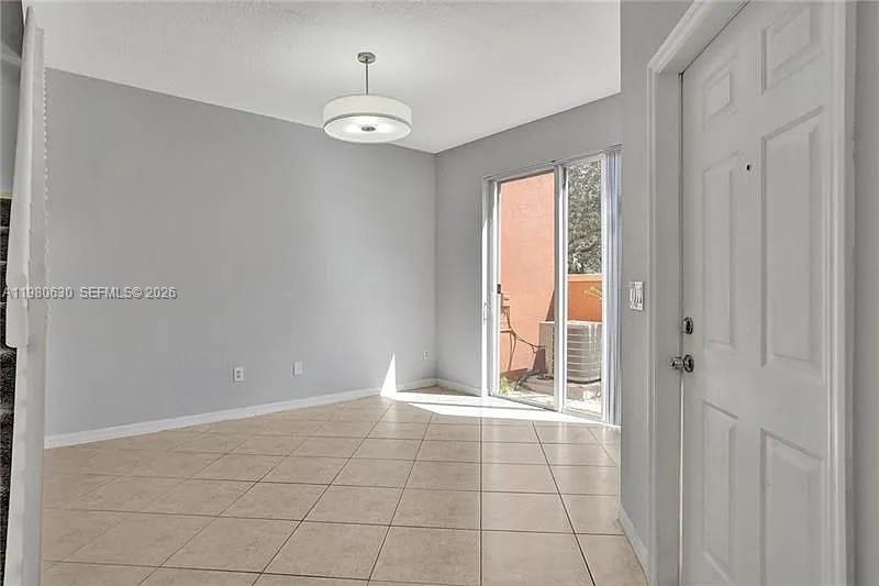 Well-appointed guest bedroom at 2325 Mariner Ct - Townhouse in Dania Beach