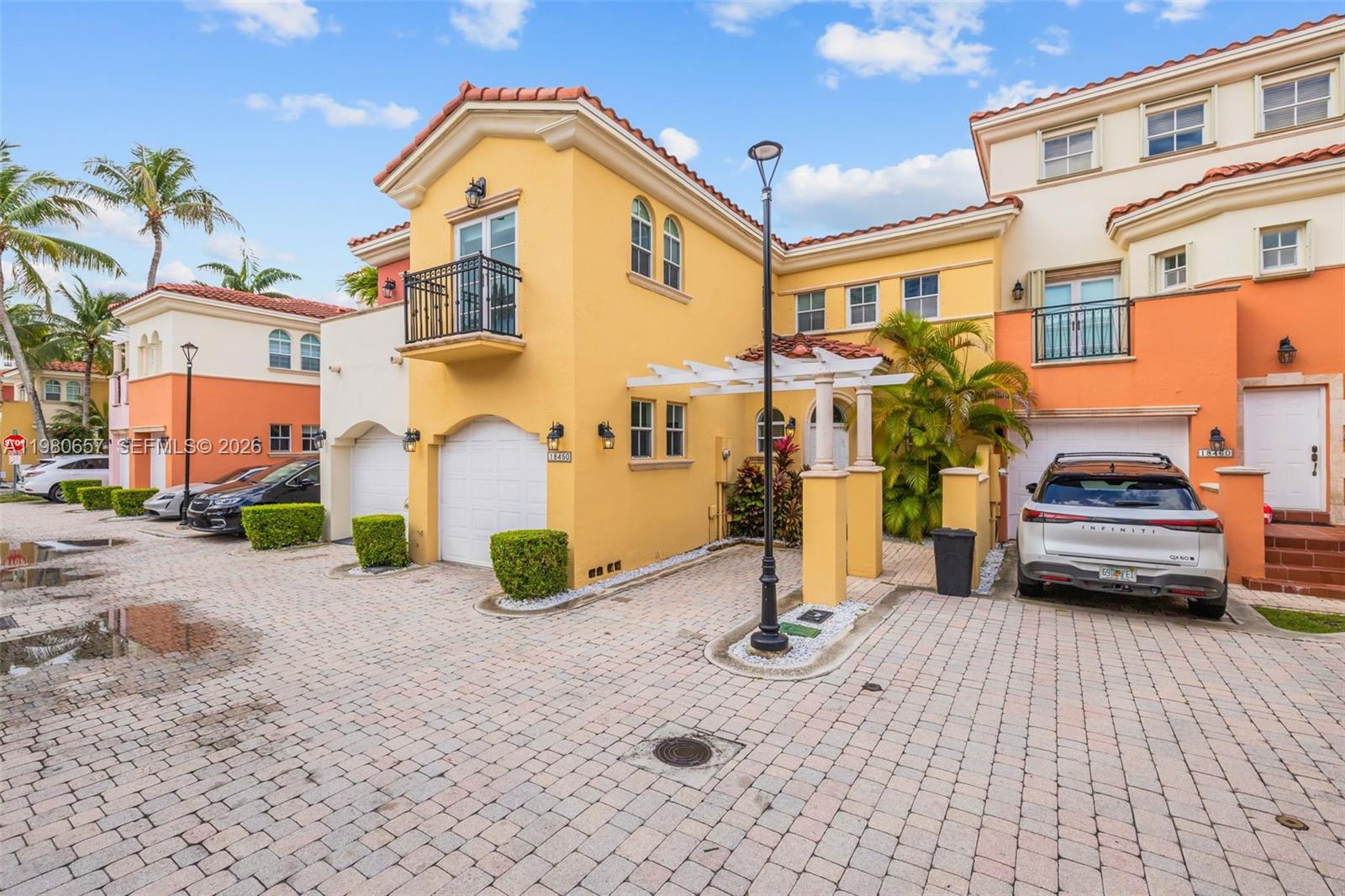Aventura Bay Townhomes Co