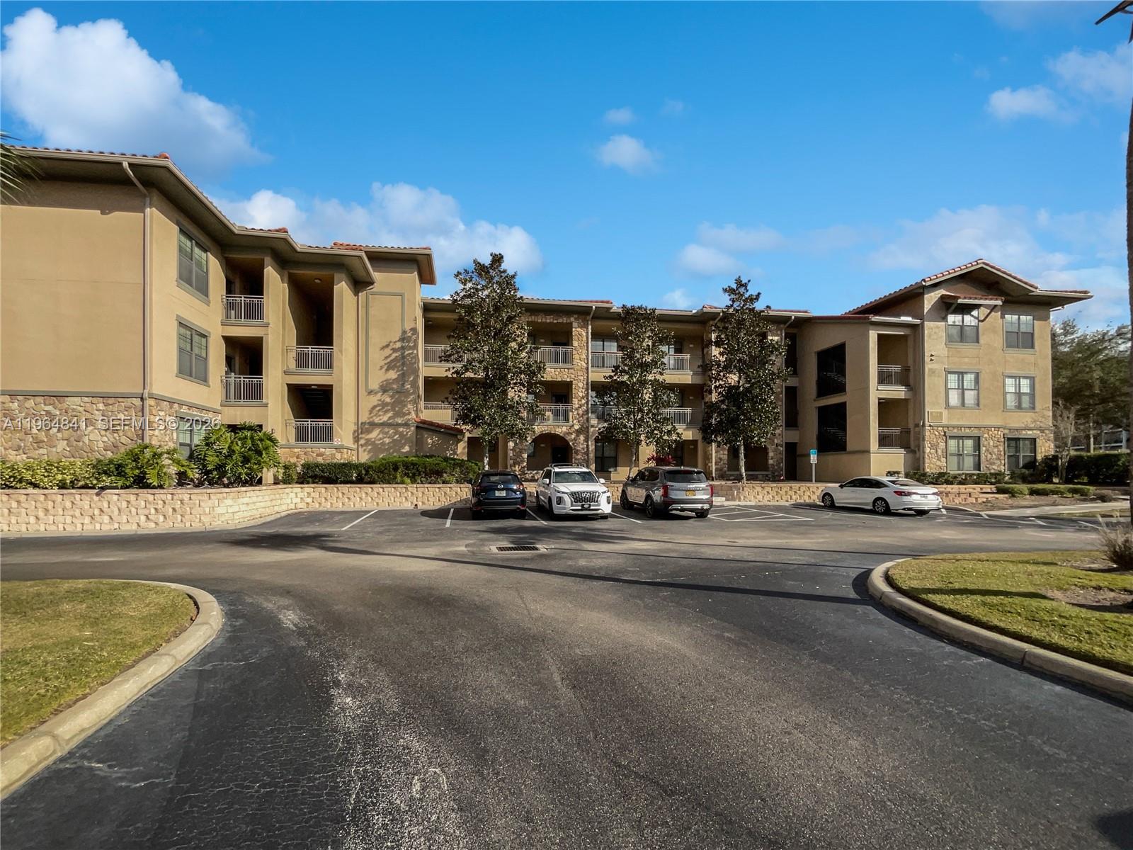 Bella Piazza A Condominium