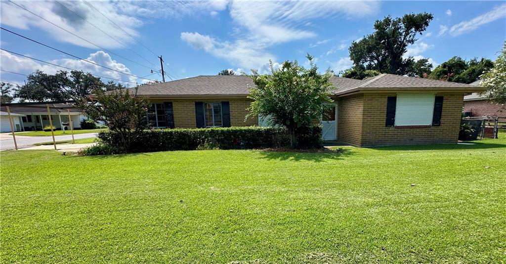 Homes for sale in La Place, LA | 147 Broussard Dr, La Place, LA 70068 | MLS# 2547577