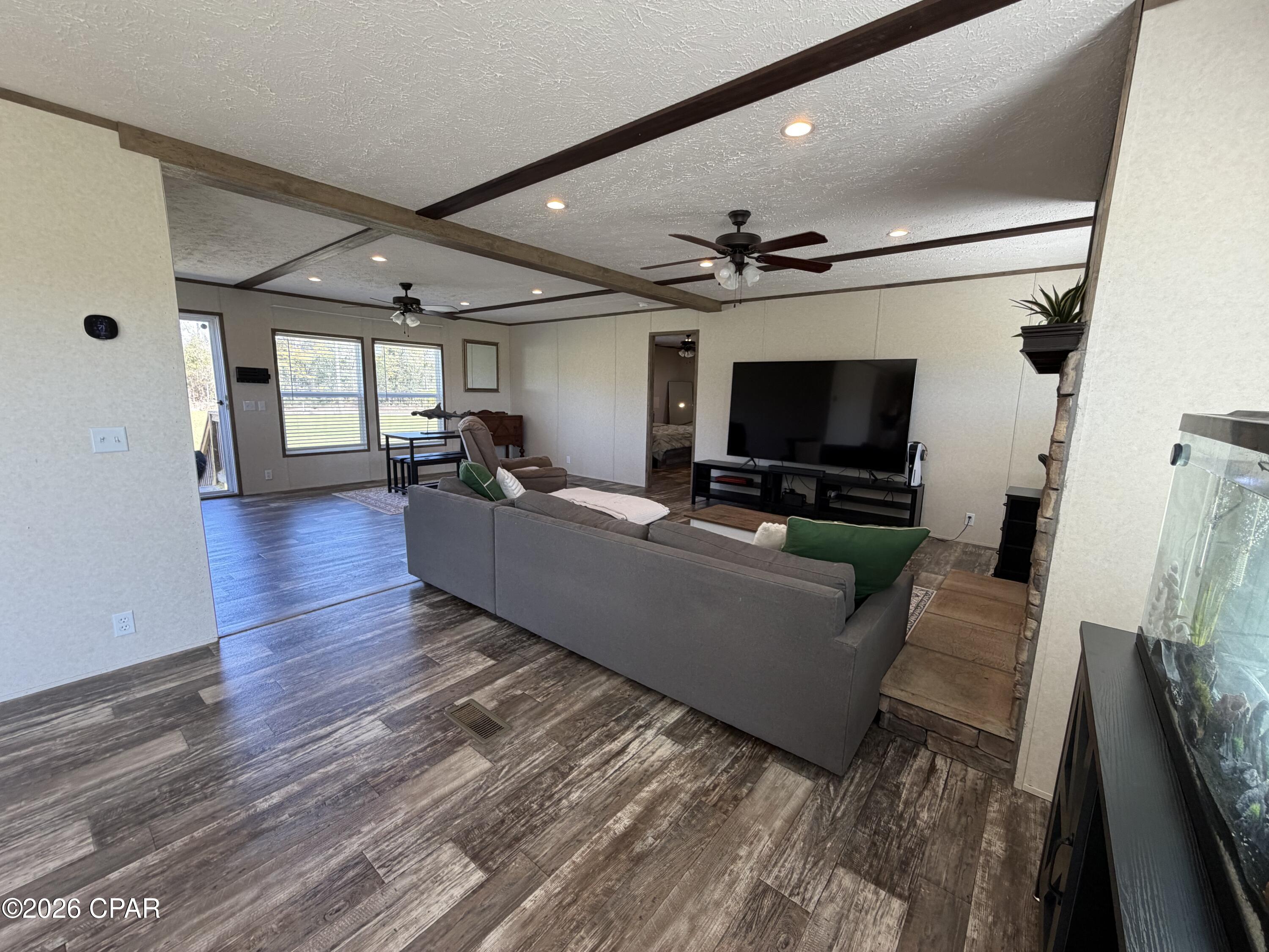 Listing photo id 15 for 6435 Butler Road