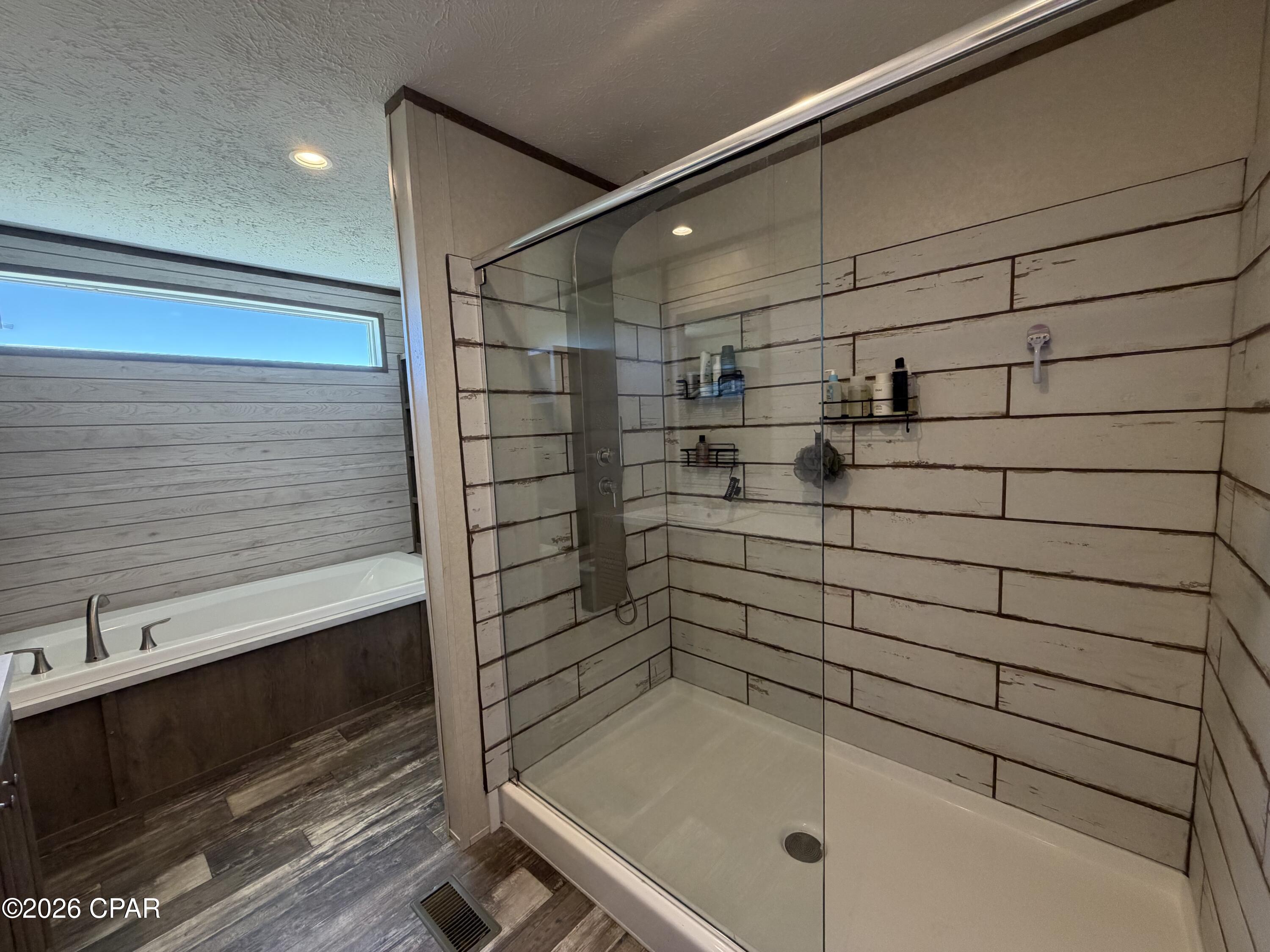 Listing photo id 6 for 6435 Butler Road