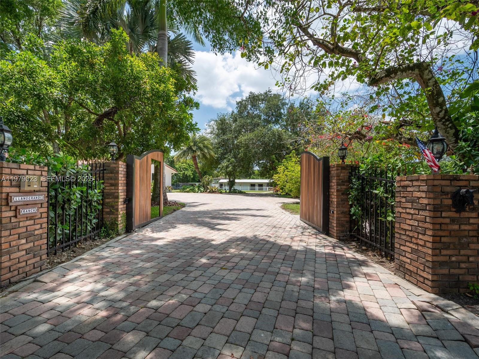 Homes for sale in Southwest Ranches, FL | 17220 Sw 46th St, Southwest Ranches, FL 33331 | MLS# A11979023