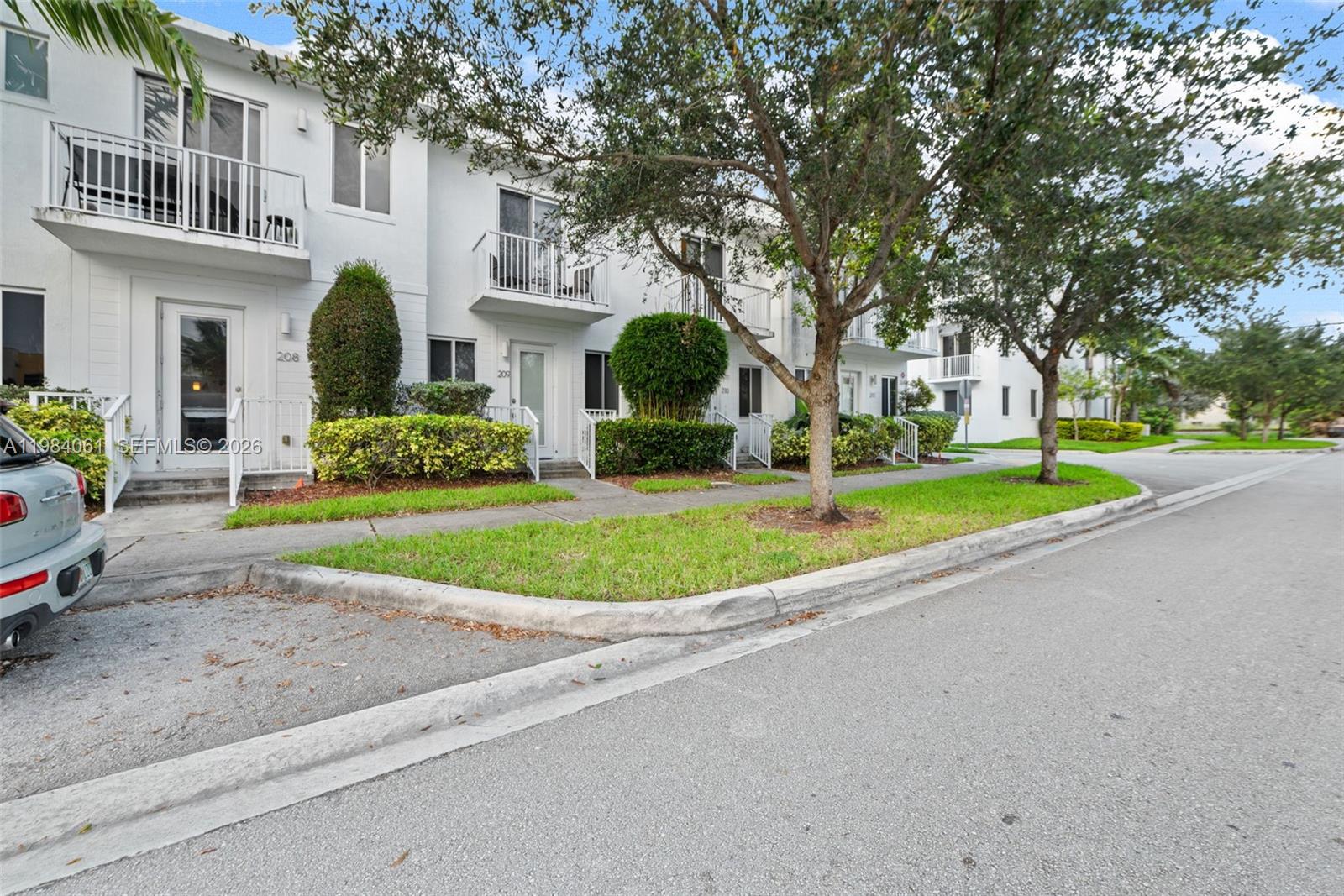 Weitzer Aventura Place Co