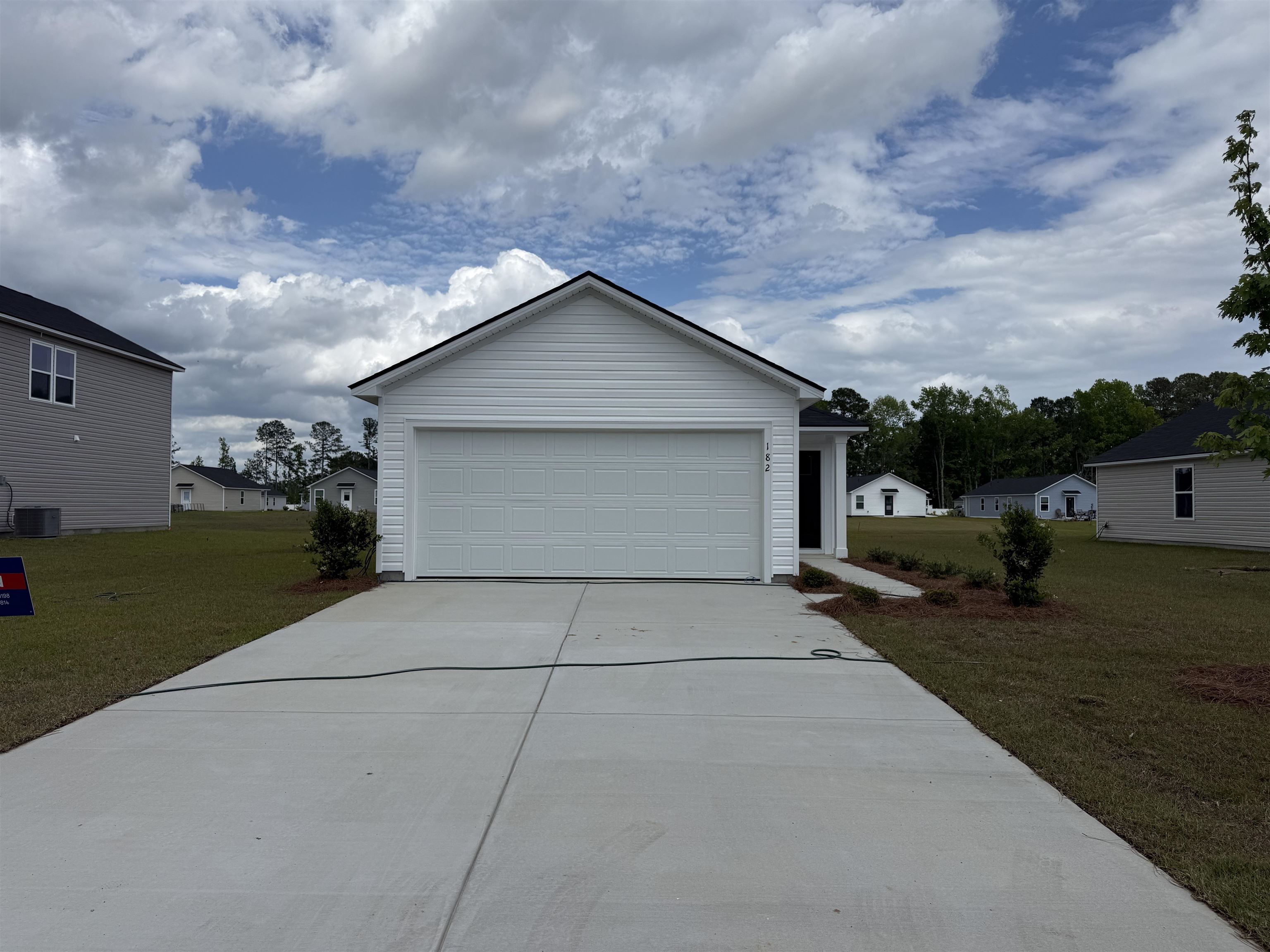 182 Birchwood Dr. Longs, SC 29568