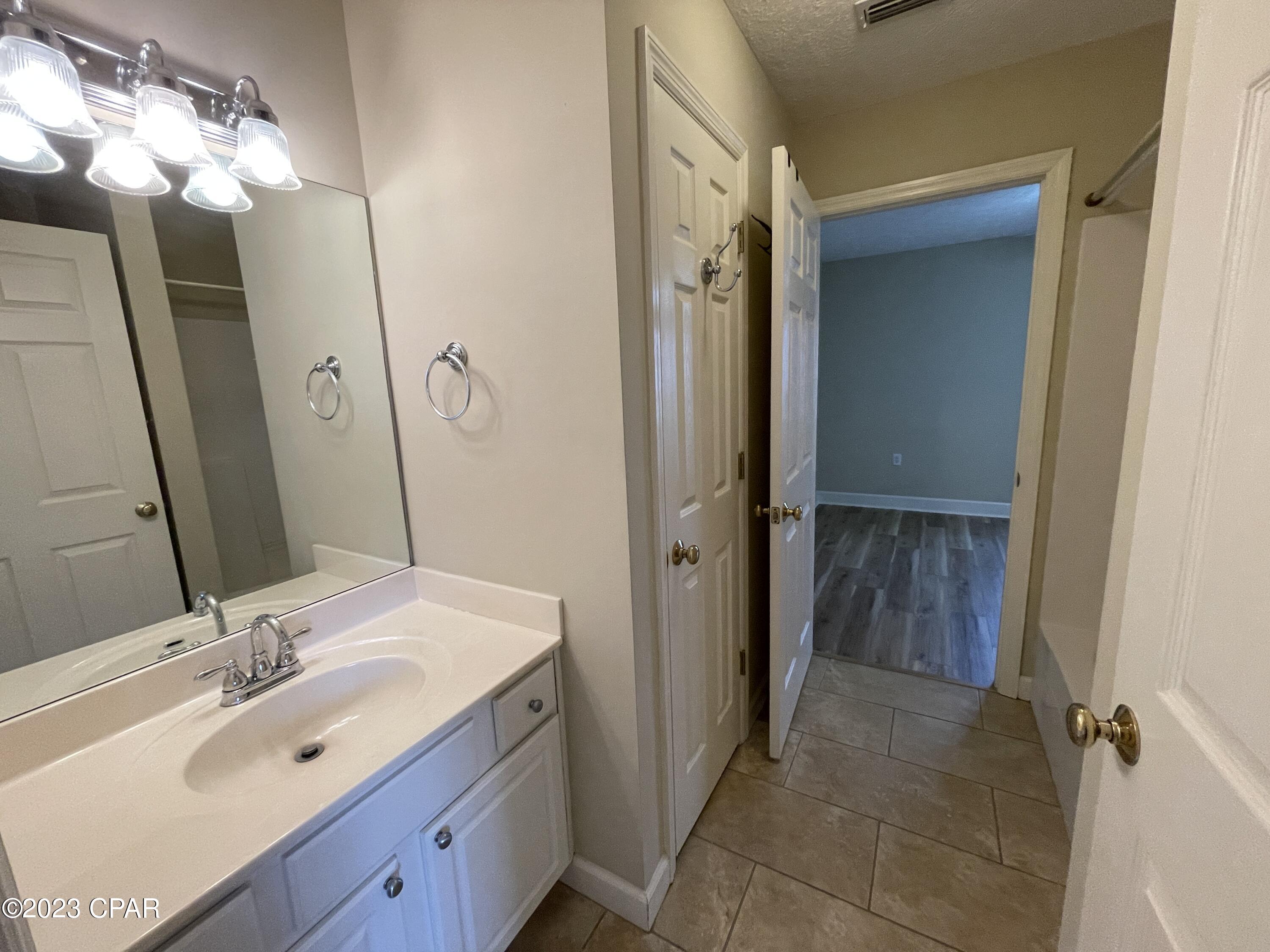 Image 19 For 114 Lakeridge Drive