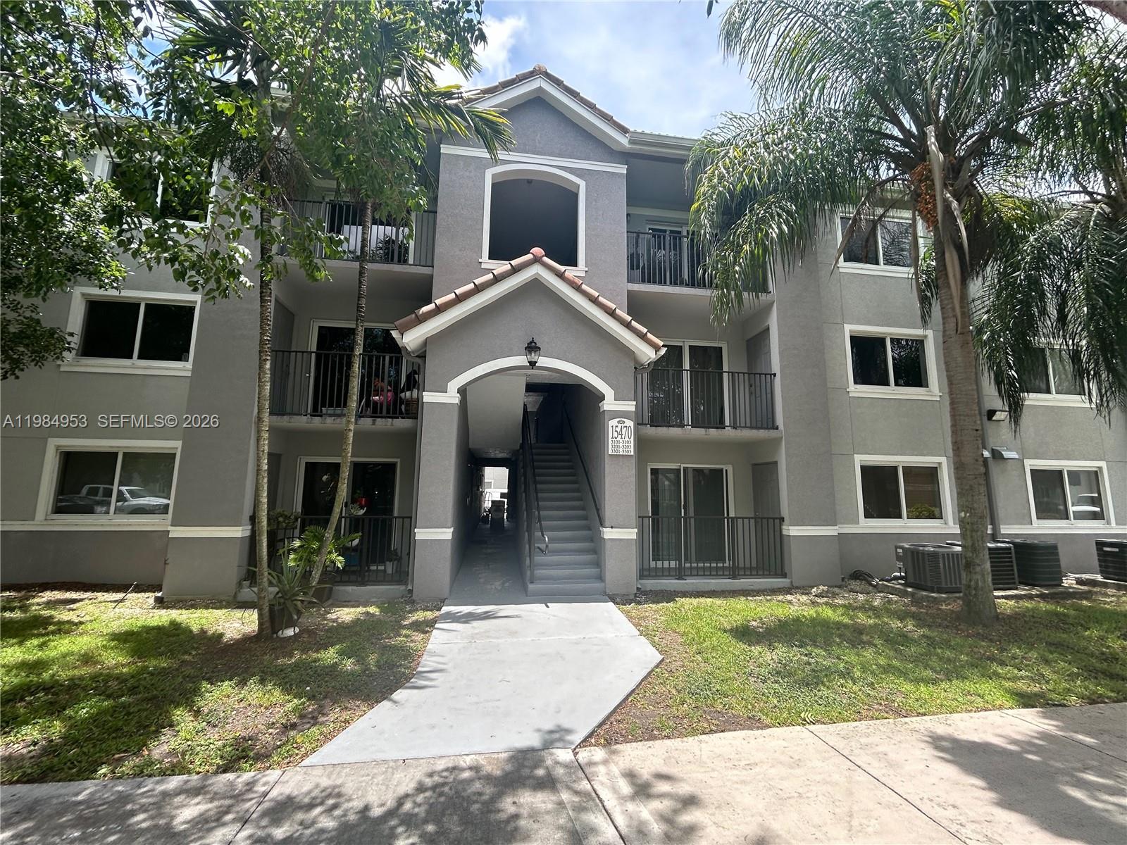 Vista Trace 3 Condo