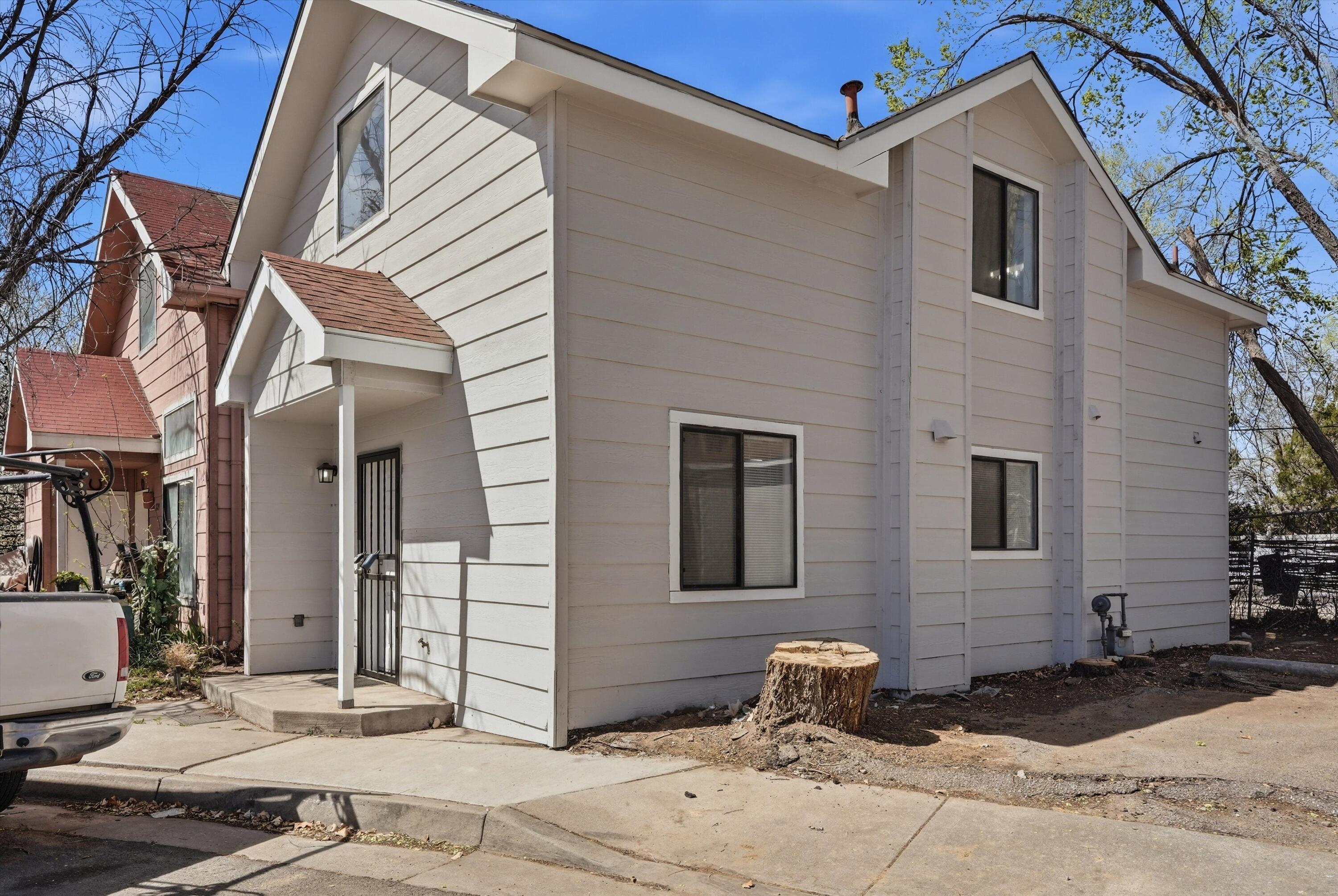 1st image of 725 Barelas Ct Sw, Albuquerque, NM 87102 | MLS# 1100061