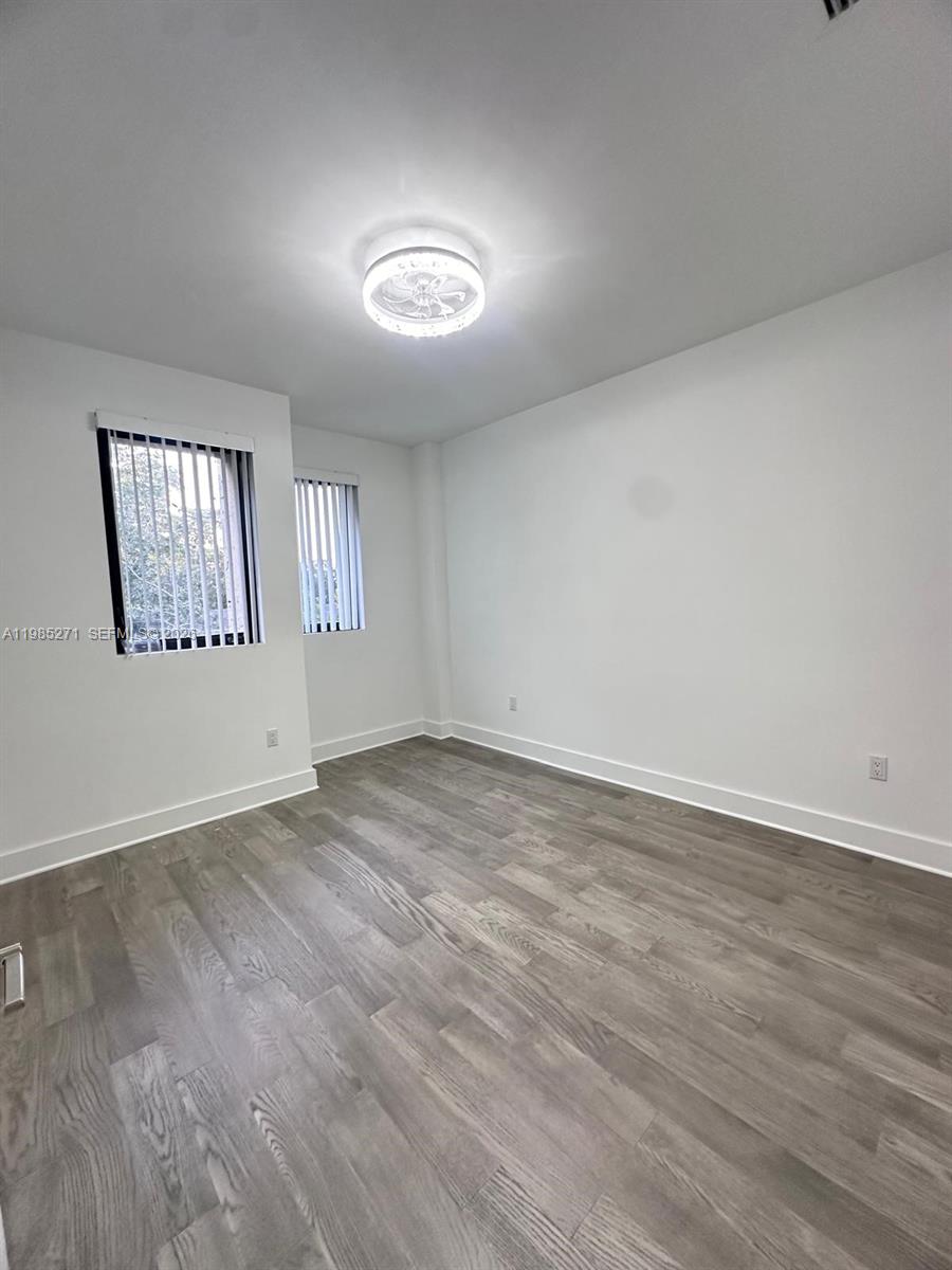Well-appointed guest bedroom at 5481 Oak Way - Townhouse in Dania Beach